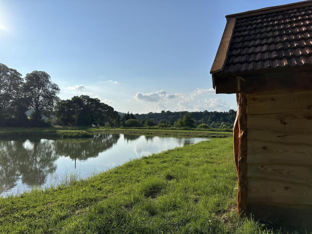 Domki Wedkarskie Nad Stawami Pirania Villa Zagorz Екстериор снимка